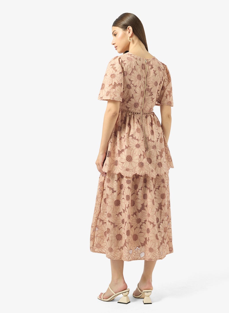 جاست مي فستان بطبعات زهور وياقة على شكل حرف  وطبقات - Image 2